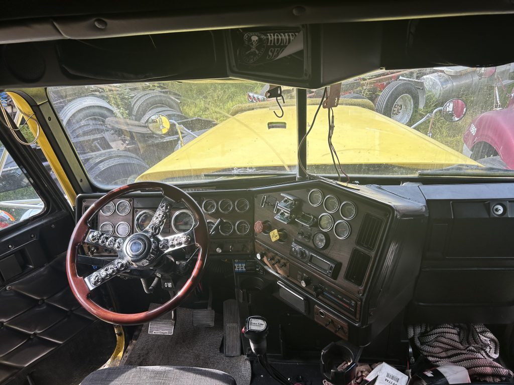 1998 Freightliner Classic - Image 5