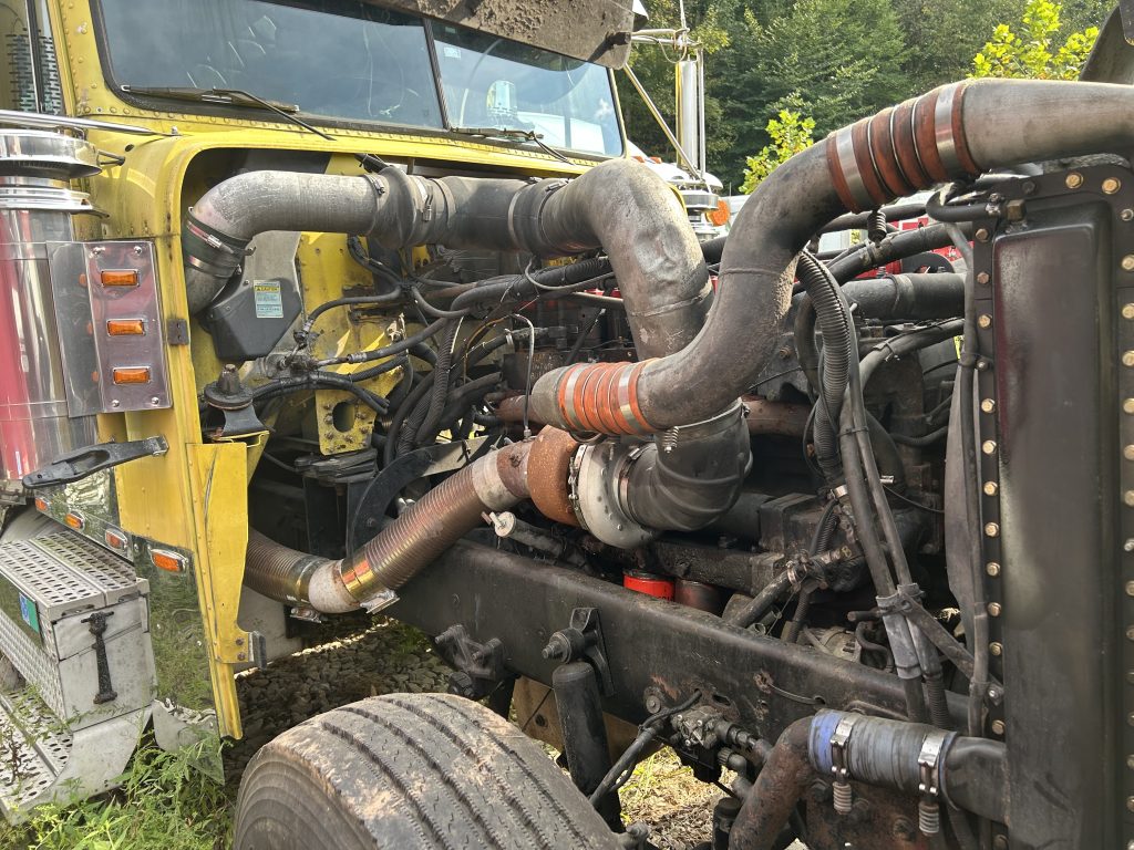 1998 Freightliner Classic - Image 3