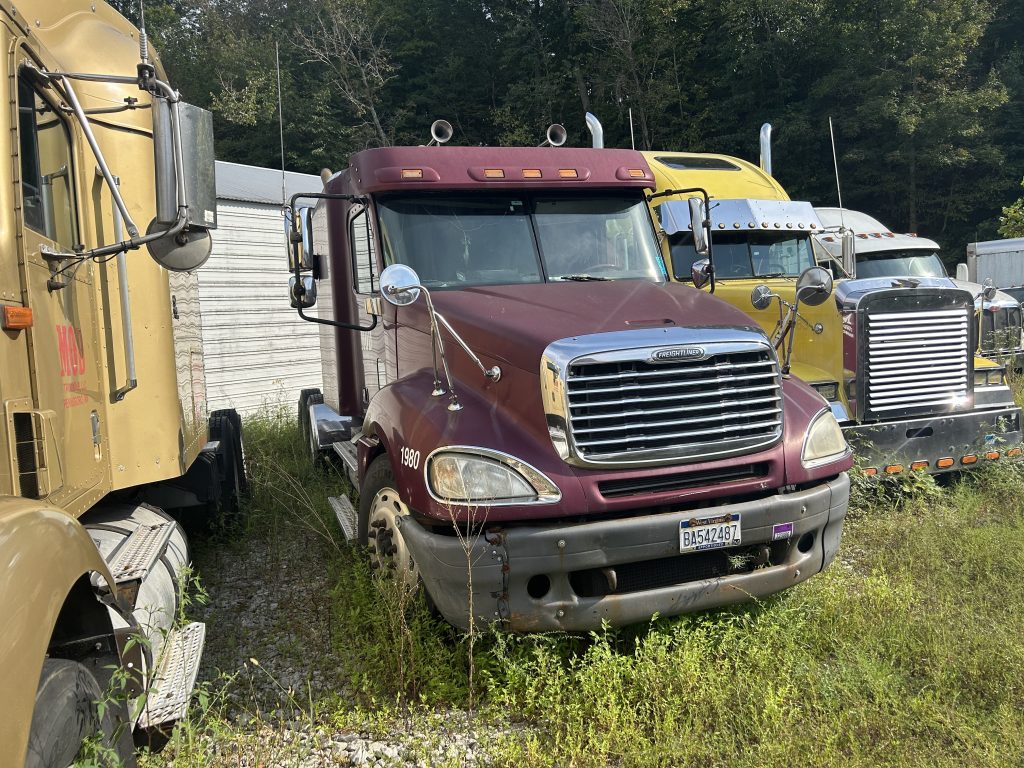 2006 Freightliner Conventional Sleeper Tractor