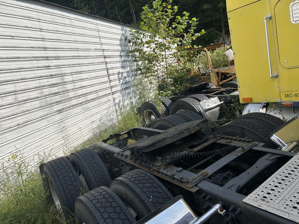2006 Freightliner Conventional Sleeper Tractor - Image 6