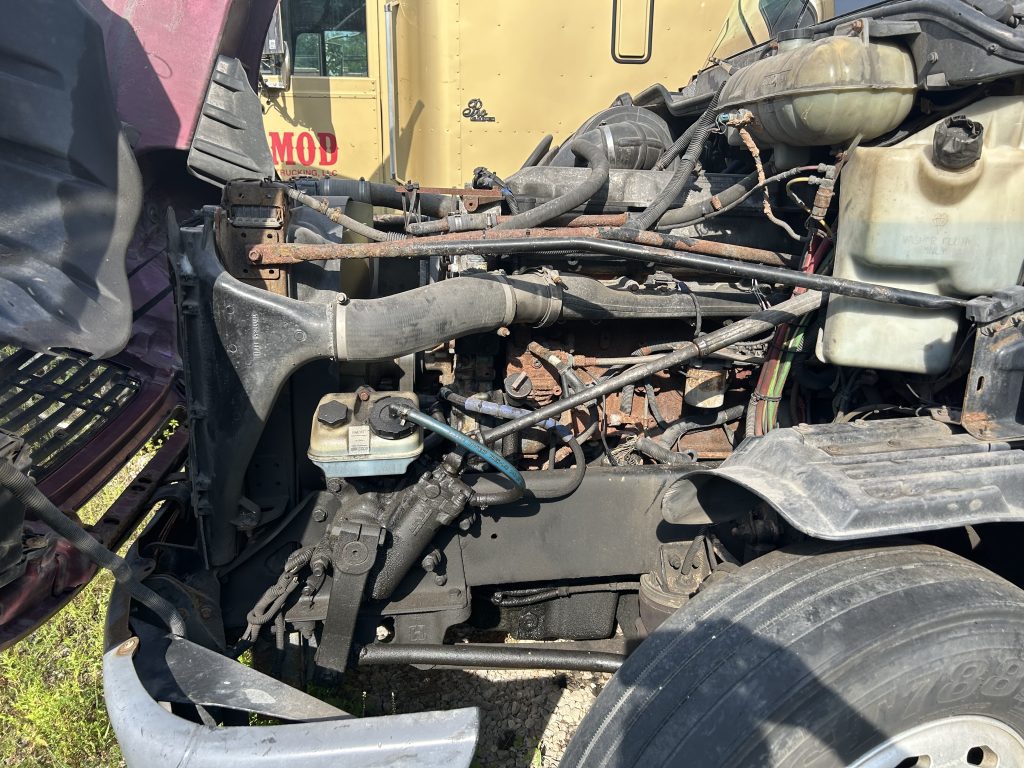 2006 Freightliner Conventional Sleeper Tractor - Image 3