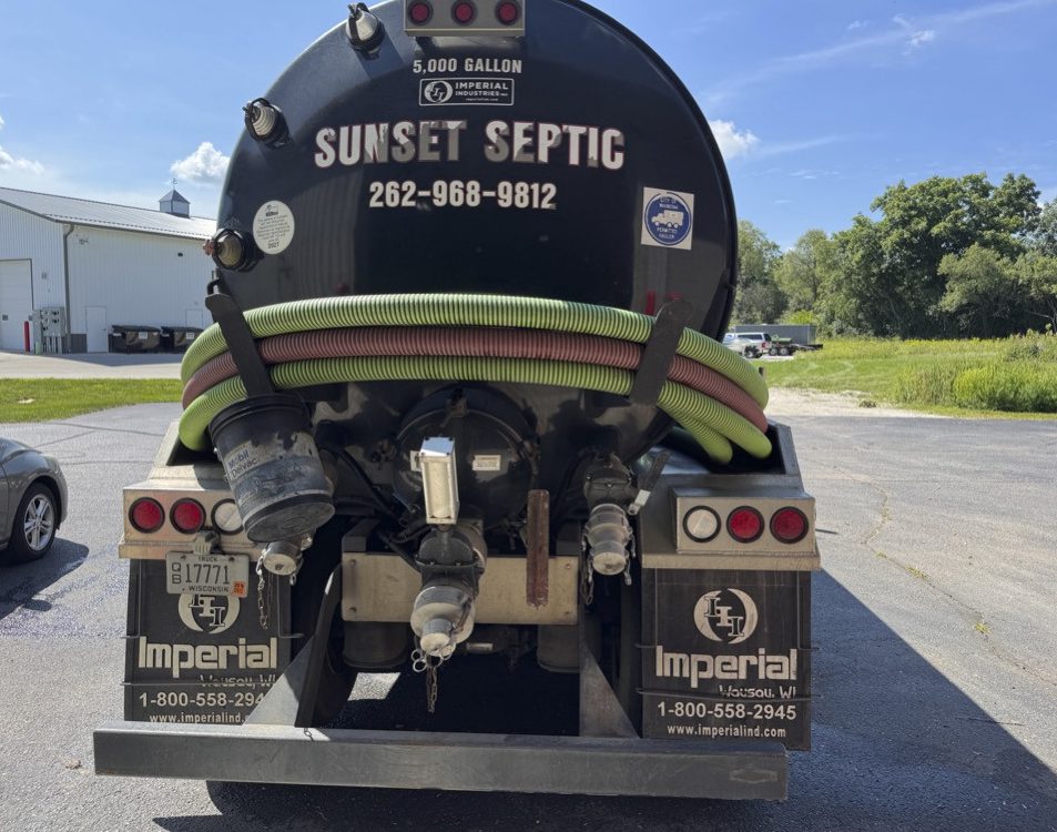 2006 International 5600i Vacuum Truck - Image 2