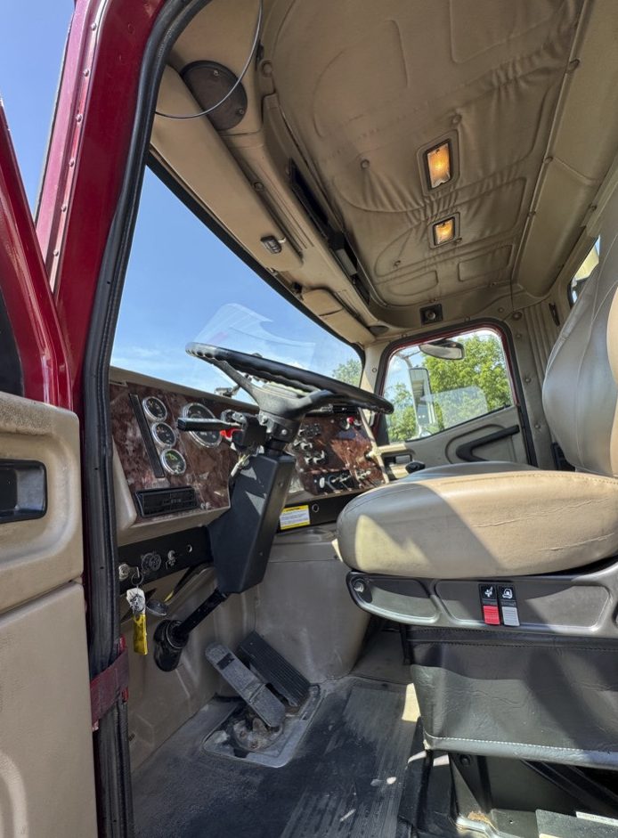 2006 International 5600i Vacuum Truck - Image 4