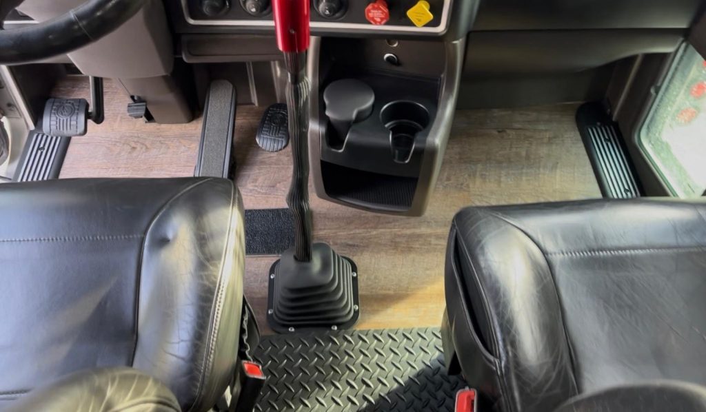 2022 Kenworth W900A - Image 16