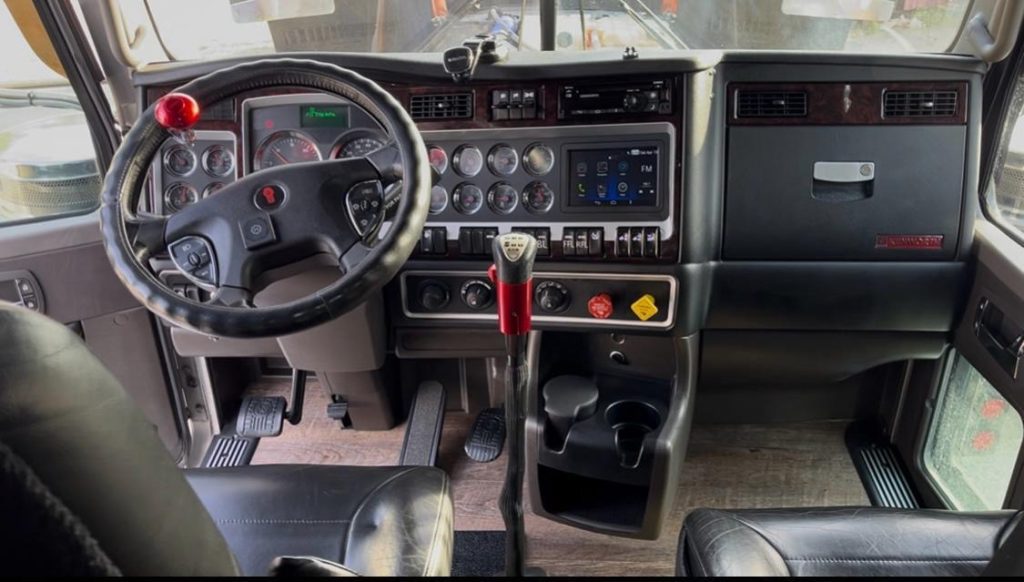 2022 Kenworth W900A - Image 15