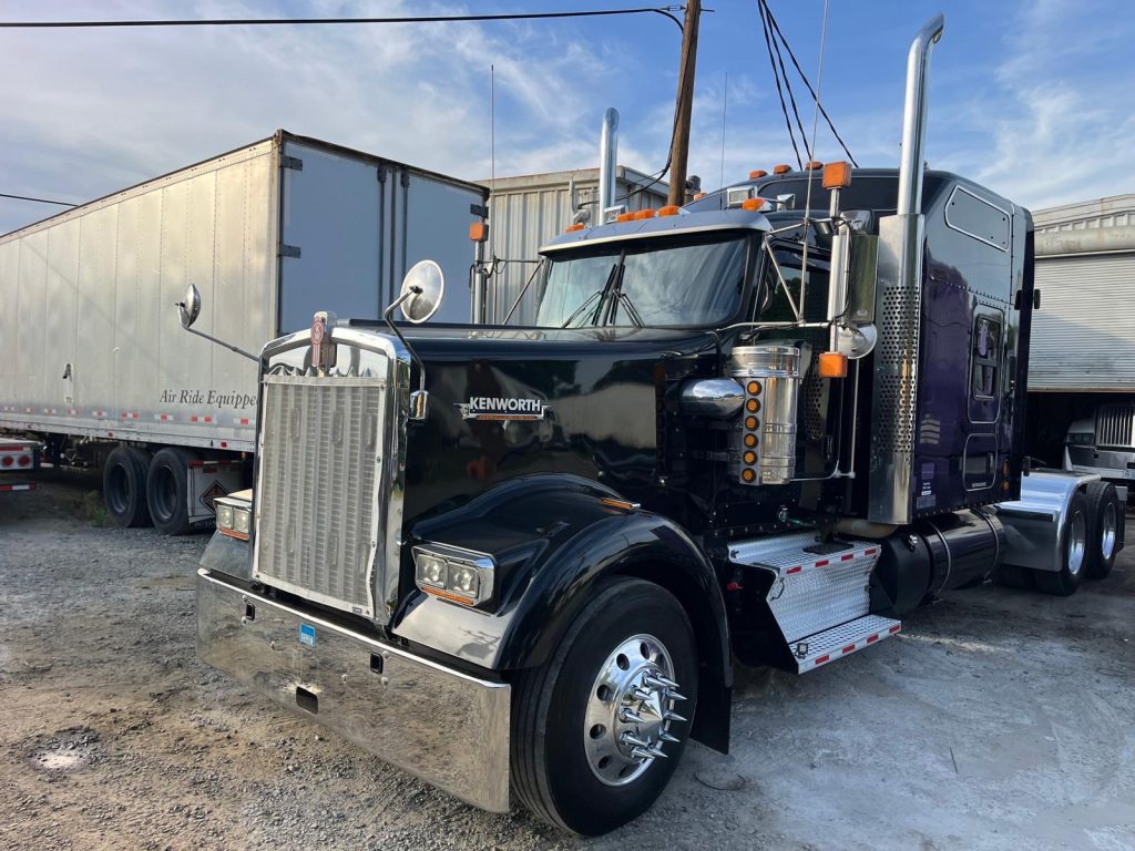 2022 Kenworth W900A - Image 2