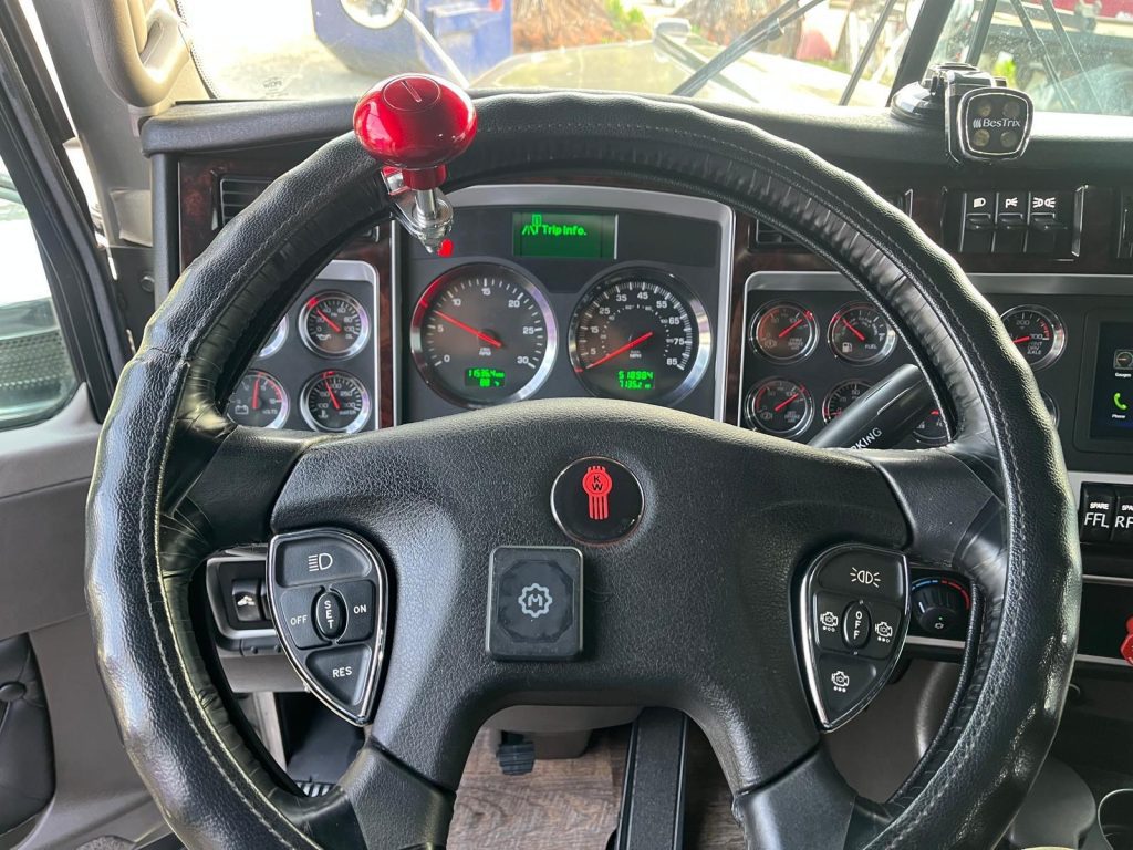 2022 Kenworth W900A - Image 11