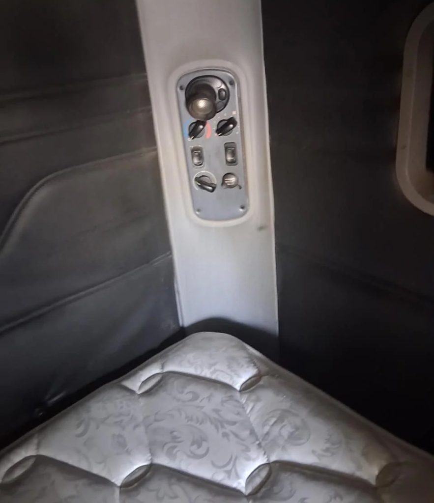 2005 FREIGHTLINER COLUMBIA 120 - Image 9
