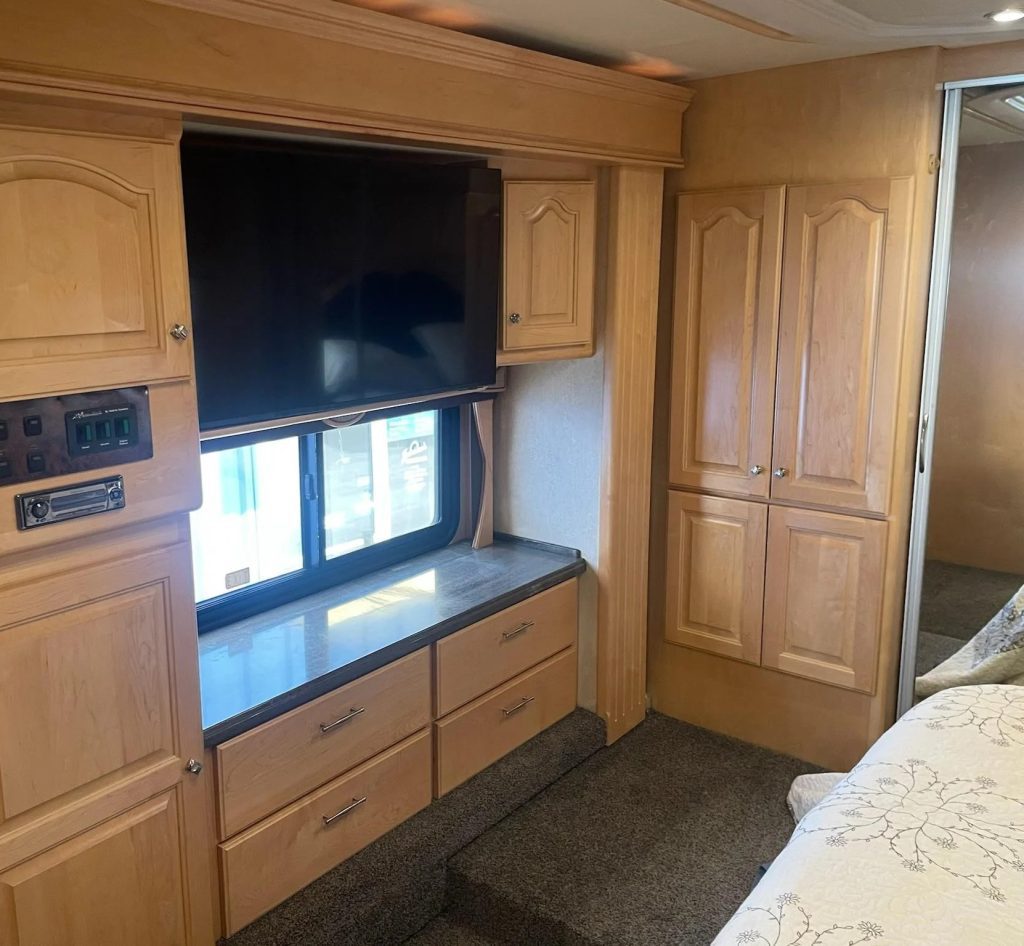 2005 COUNTRY COACH MAGNA 630 REMBRANDT - Image 13