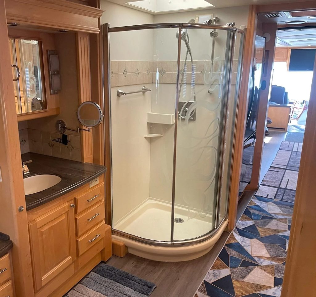 2005 COUNTRY COACH MAGNA 630 REMBRANDT - Image 11