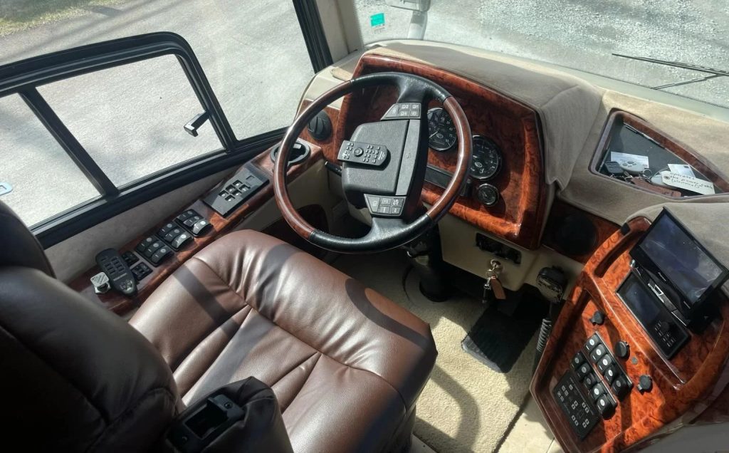 2005 COUNTRY COACH MAGNA 630 REMBRANDT - Image 7