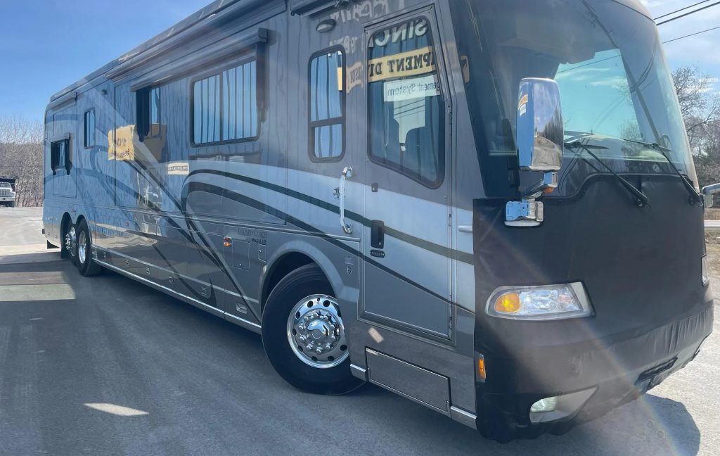 2005 COUNTRY COACH MAGNA 630 REMBRANDT - Image 2