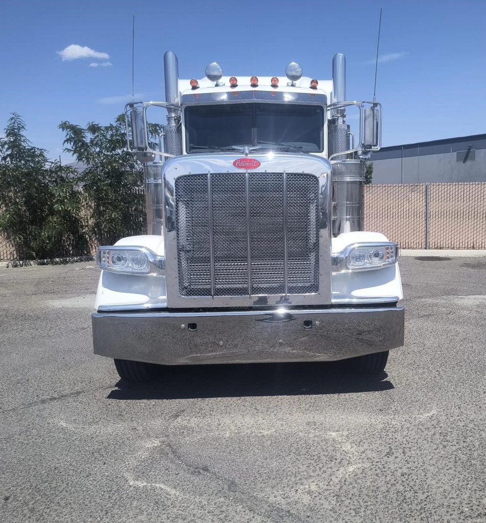 2009 PETERBILT 388 - Image 2
