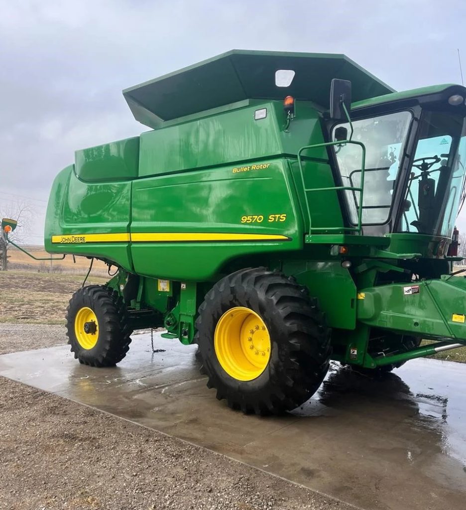 2010 JOHN DEERE 9570 STS - Image 2