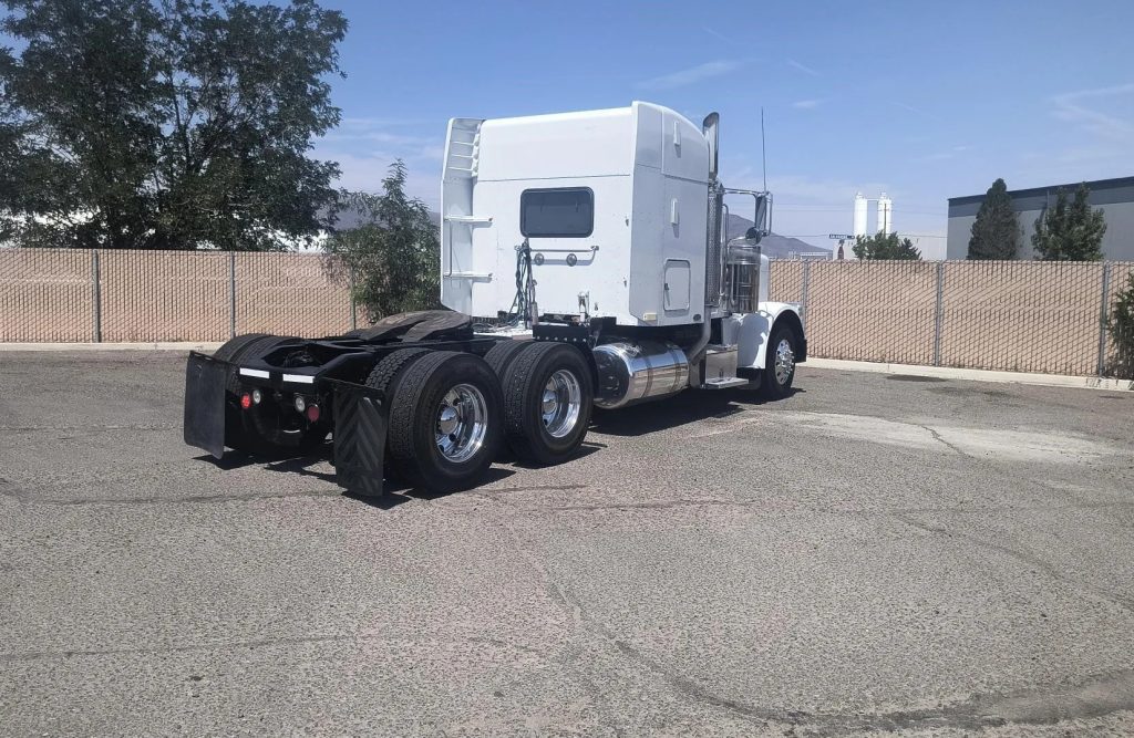 2009 PETERBILT 388 - Image 6