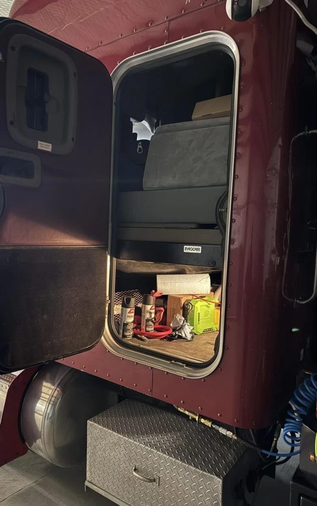 2009 Peterbilt 386 - Image 10
