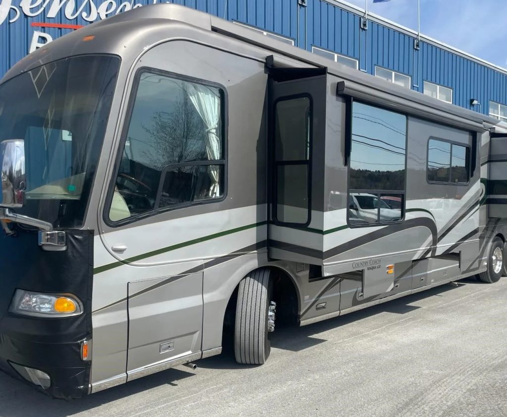 2005 COUNTRY COACH MAGNA 630 REMBRANDT - Image 3