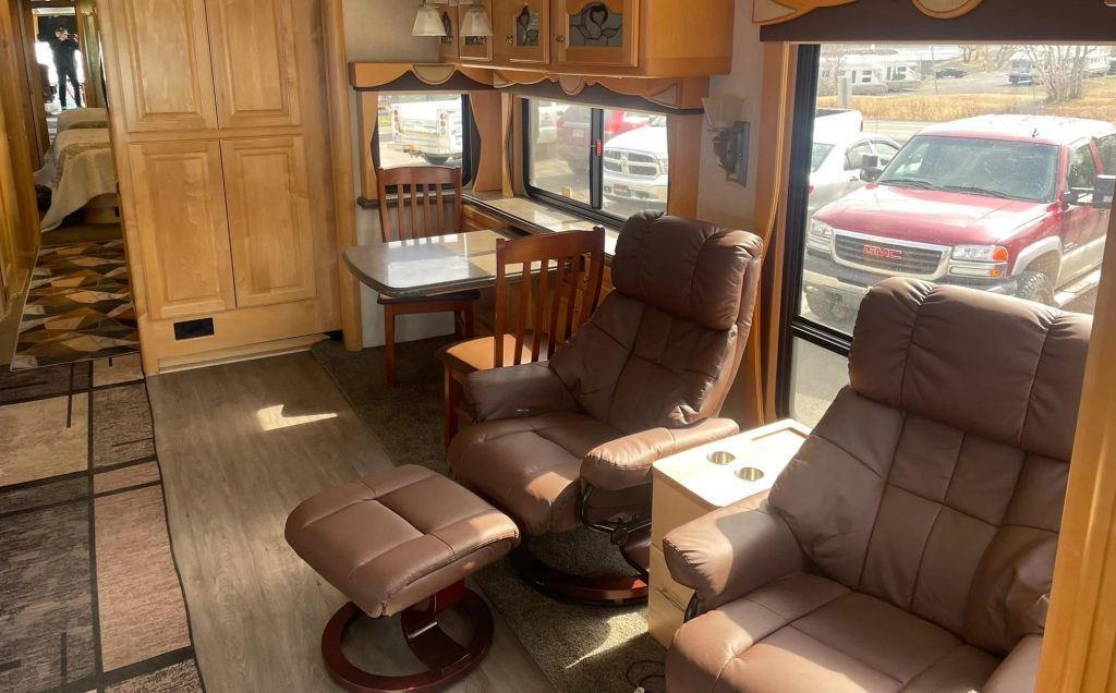 2005 COUNTRY COACH MAGNA 630 REMBRANDT - Image 20