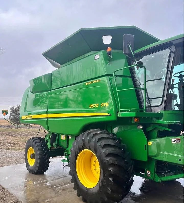 2010 JOHN DEERE 9570 STS - Image 3