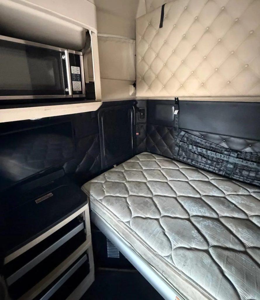 2024 KENWORTH T680 - Image 8