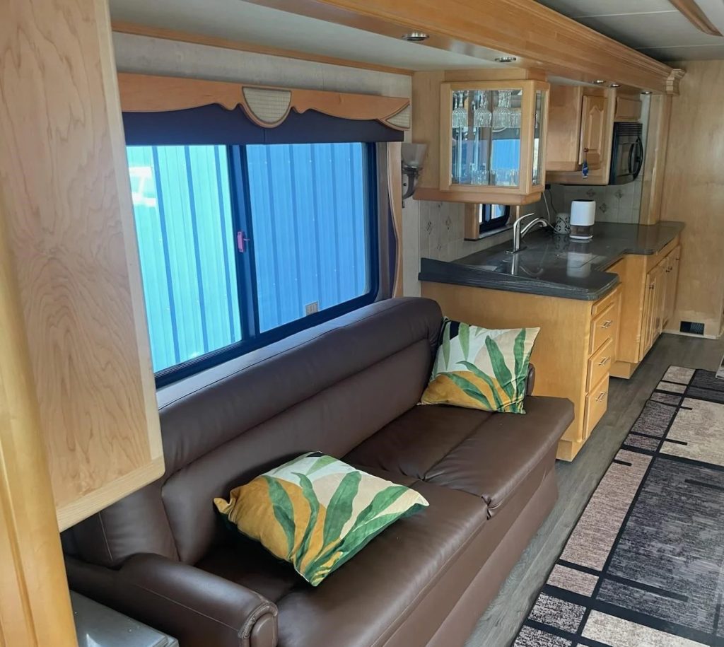 2005 COUNTRY COACH MAGNA 630 REMBRANDT - Image 16