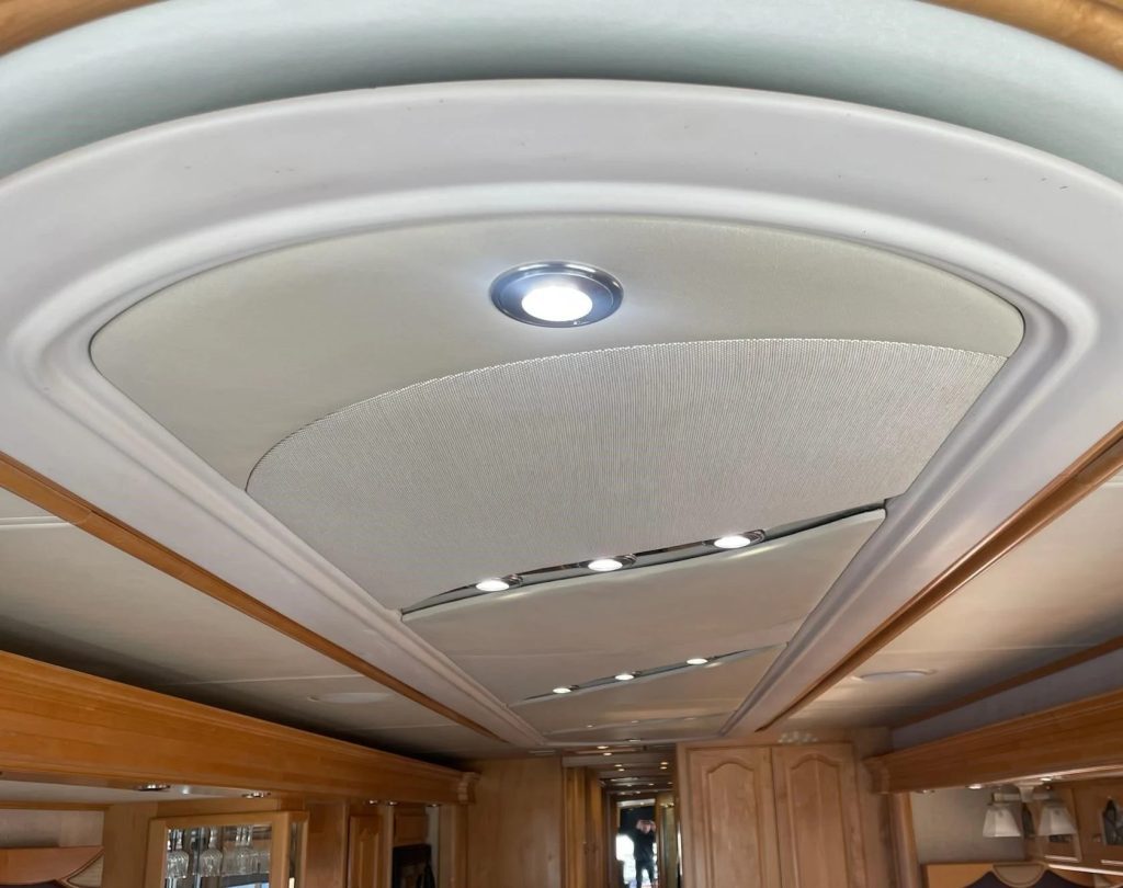 2005 COUNTRY COACH MAGNA 630 REMBRANDT - Image 10