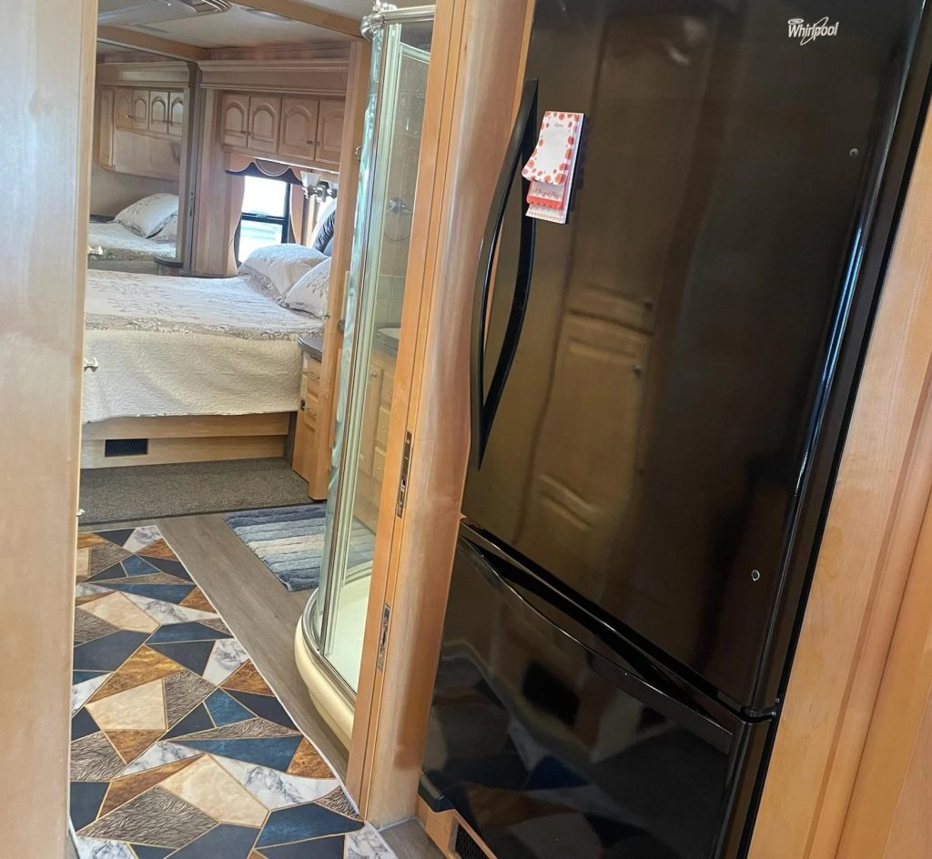2005 COUNTRY COACH MAGNA 630 REMBRANDT - Image 15