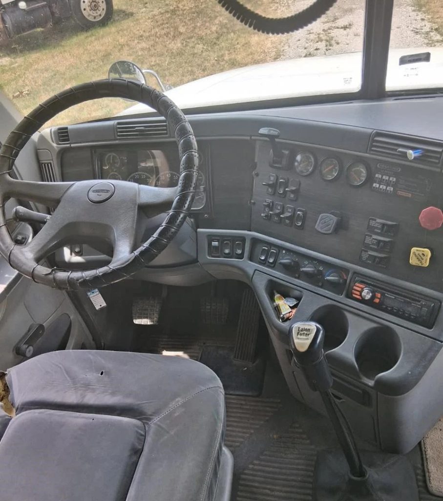 2005 FREIGHTLINER COLUMBIA 120 - Image 11