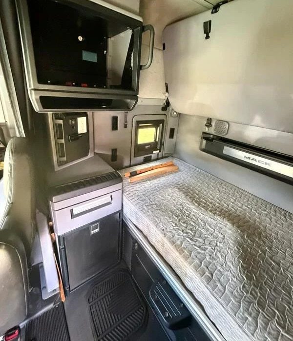 2021 MACK ANTHEM 64T - Image 16