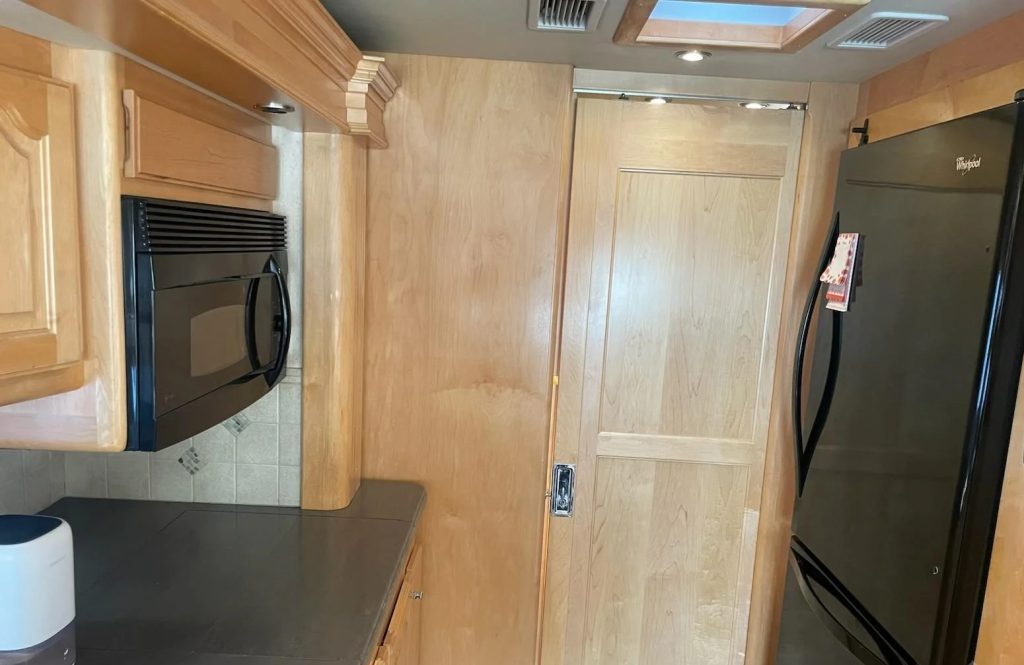 2005 COUNTRY COACH MAGNA 630 REMBRANDT - Image 12
