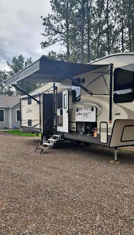 2016 Keystone Couger 35 FT - Image 2