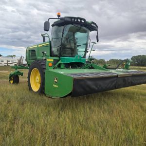 John Deere W235