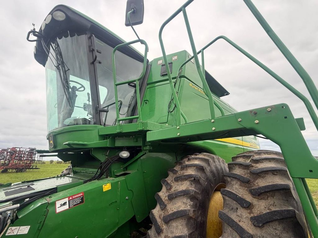 2007 John Deere 9760 STS Combine - Image 5
