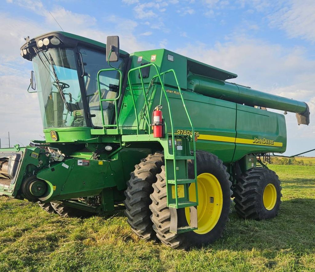 2007 John Deere 9760 STS Combine - Image 4
