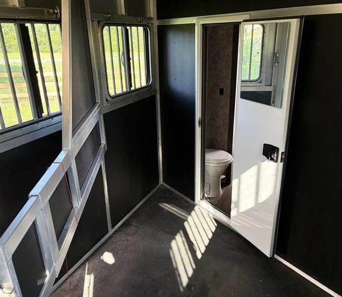 2023 Shadow Gooseneck Horse Trailer - Image 12