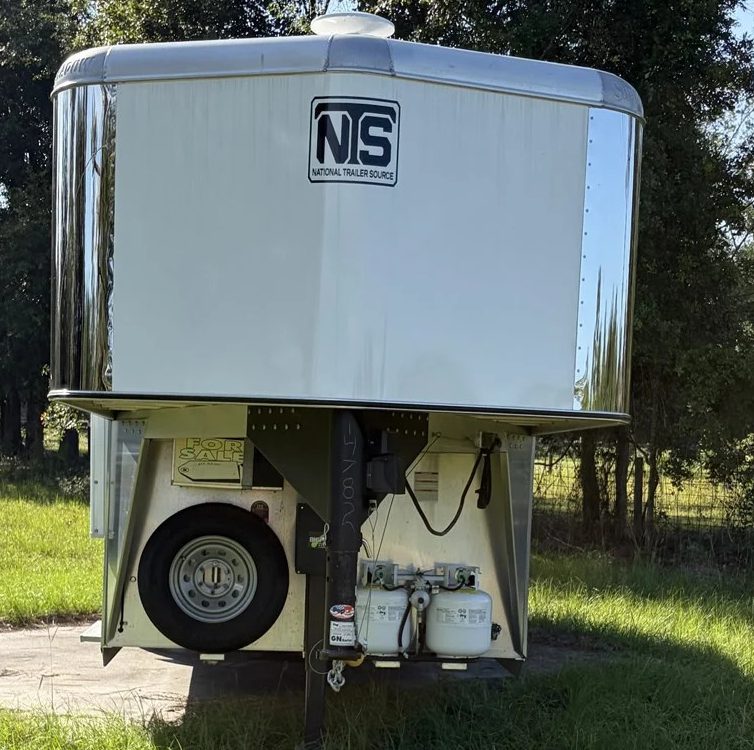 2023 Shadow Gooseneck Horse Trailer - Image 5