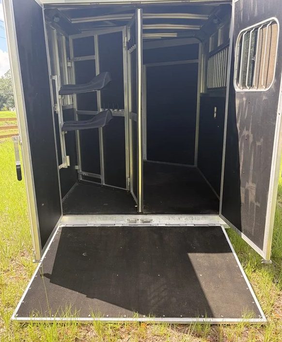 2023 Shadow Gooseneck Horse Trailer - Image 11