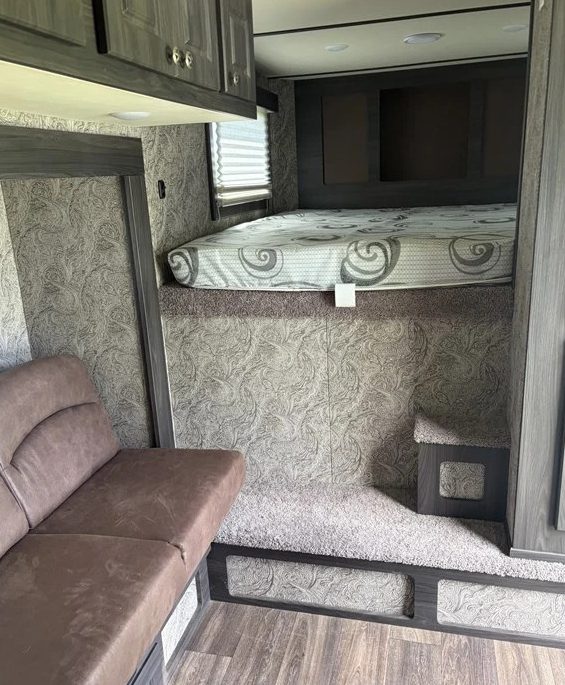 2023 Shadow Gooseneck Horse Trailer - Image 10