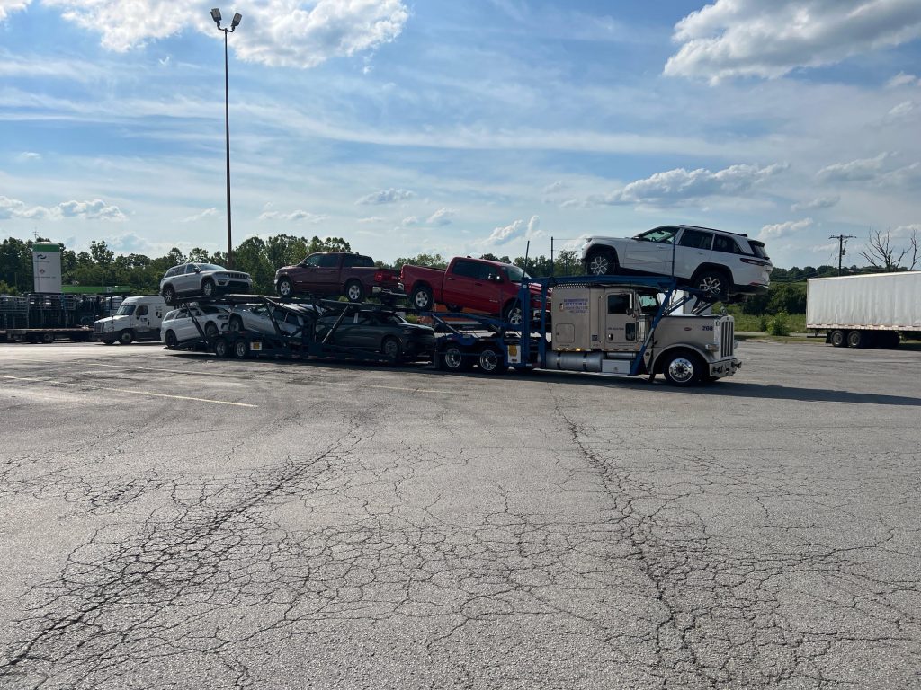 2014 Peterbilt Car Hauler – Sleeper Cab – Multi-Car Transport Truck & Trailer - Image 2