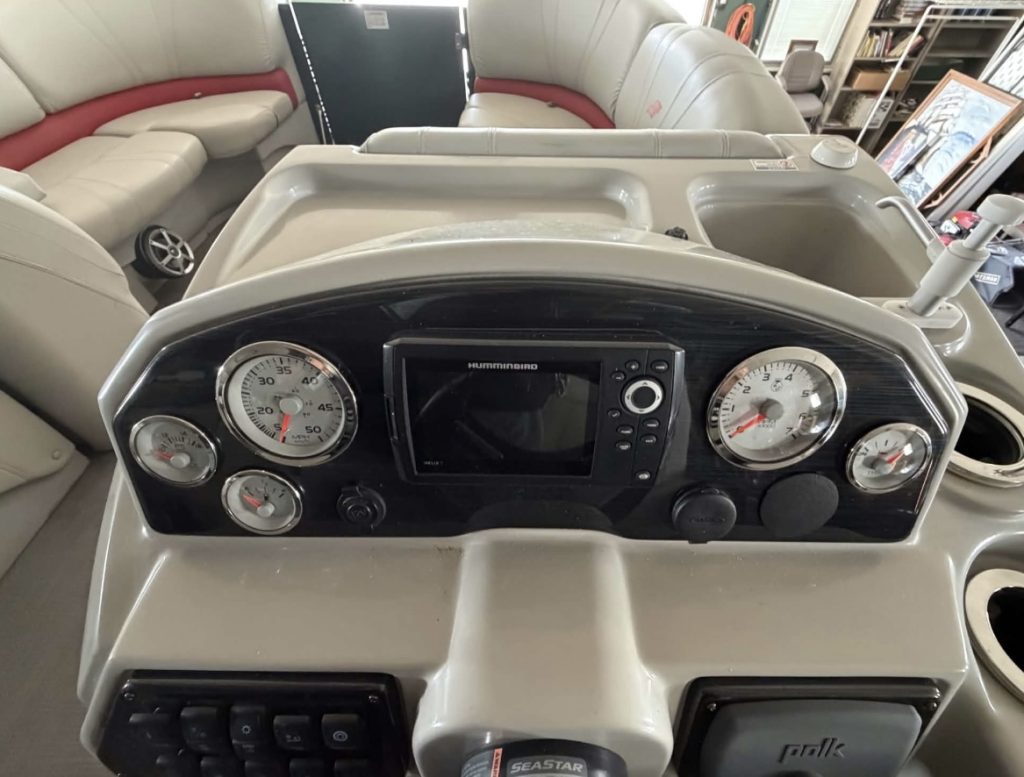 2017 Starcraft SLS5 Tritoon Boat – 200 HP Mercury – Trailer Included - Image 7