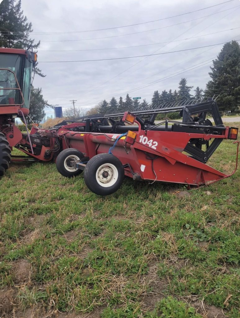 Case IH 2388 Combine w/ 1042 36ft. Head - Image 6