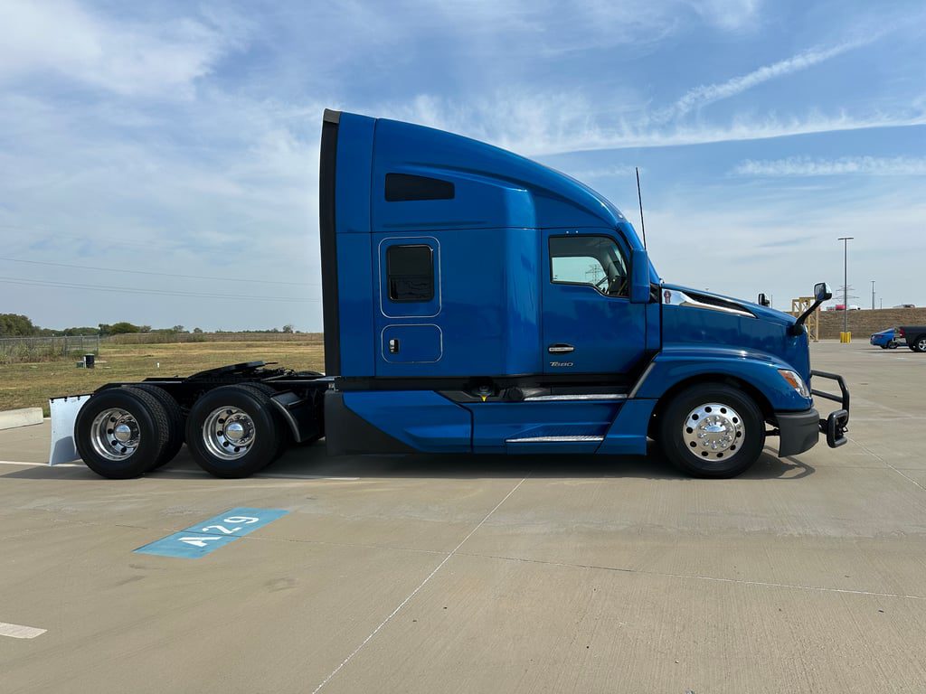 2023 Kenworth T680 - Image 3