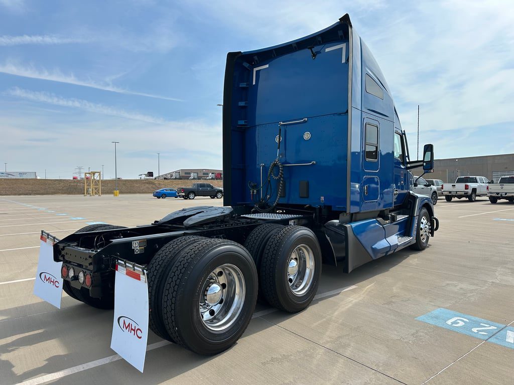2023 Kenworth T680 - Image 5