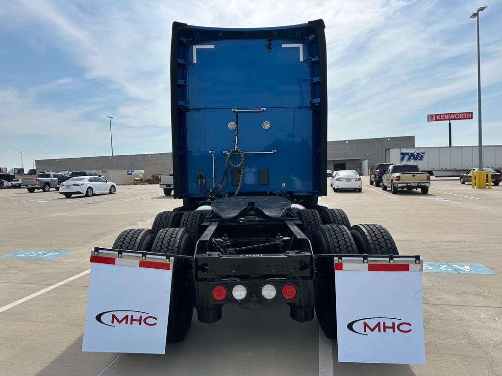 2023 Kenworth T680 - Image 4