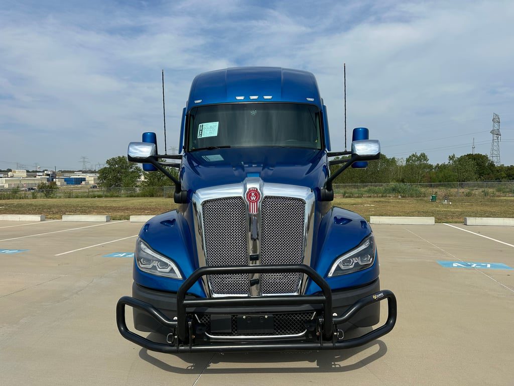 2023 Kenworth T680 - Image 2