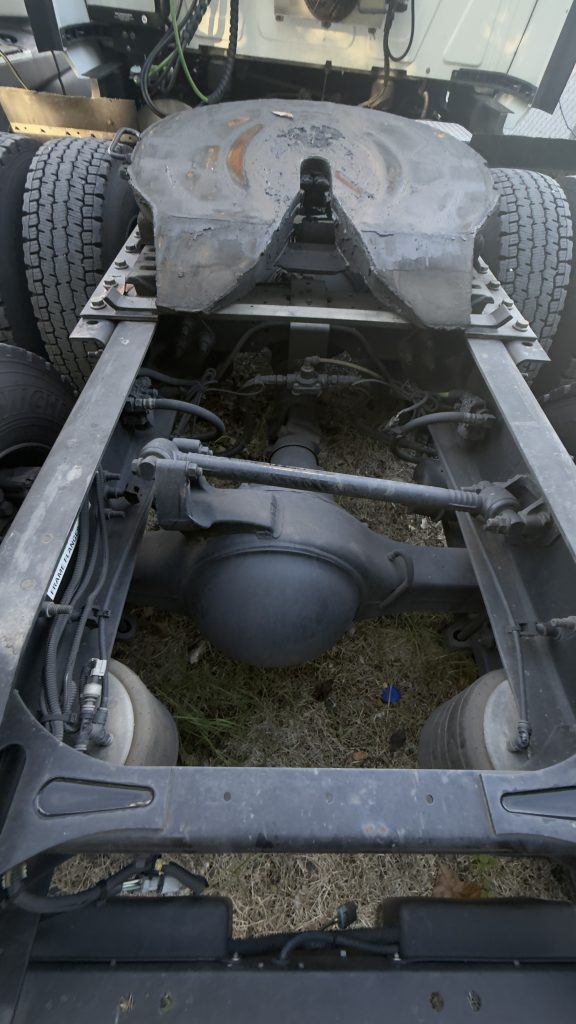 2022 International LT - Image 16