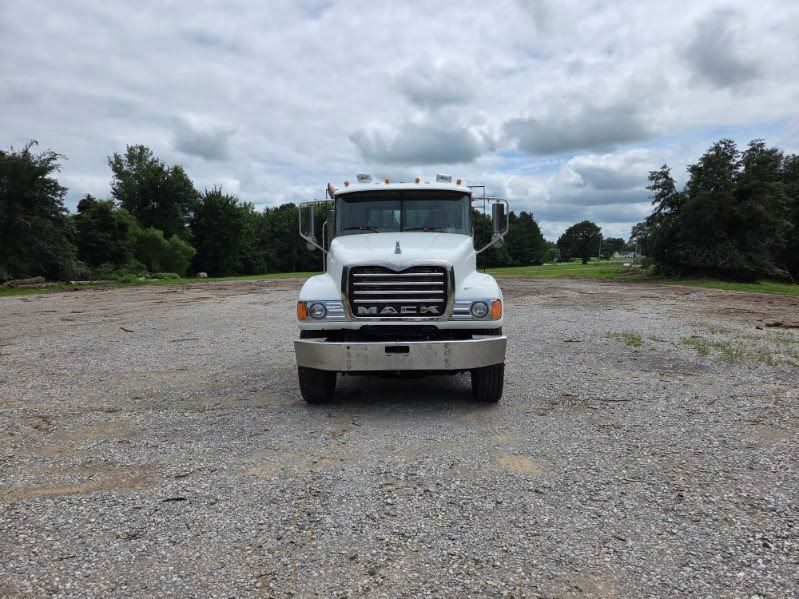 2004 Mack CV713 Log Truck - Image 2