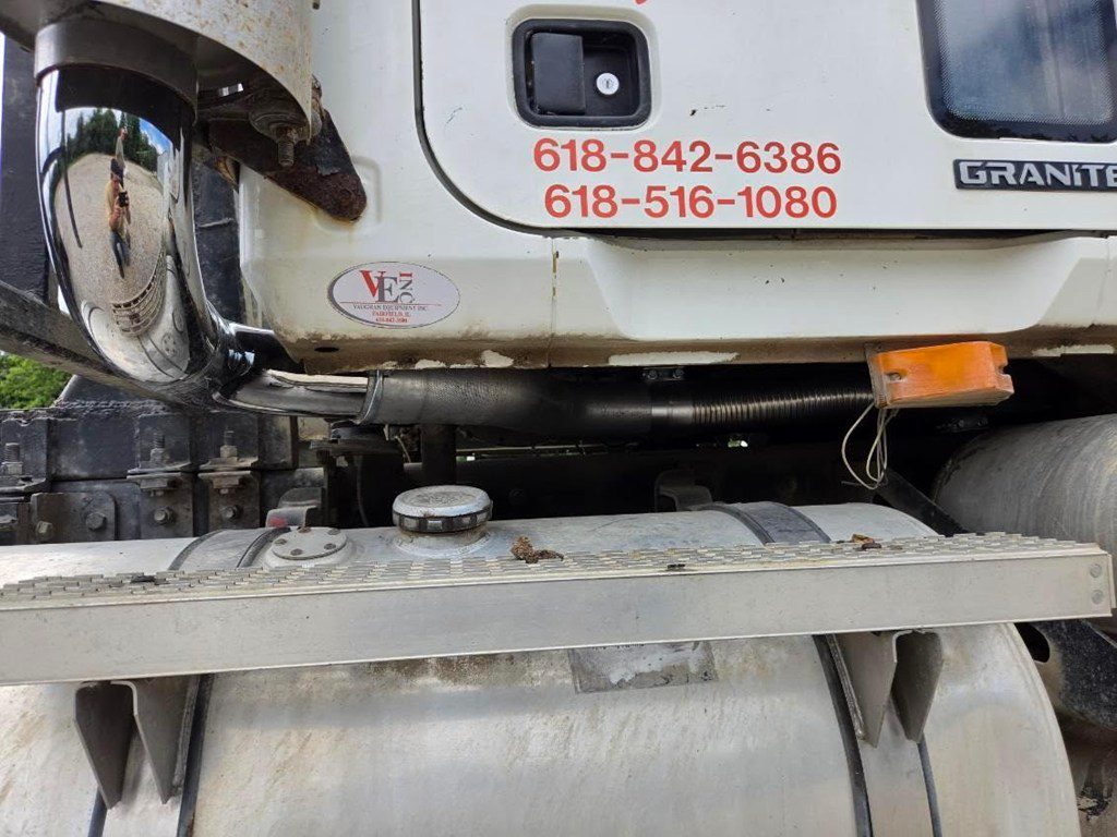 2004 Mack CV713 Log Truck - Image 9