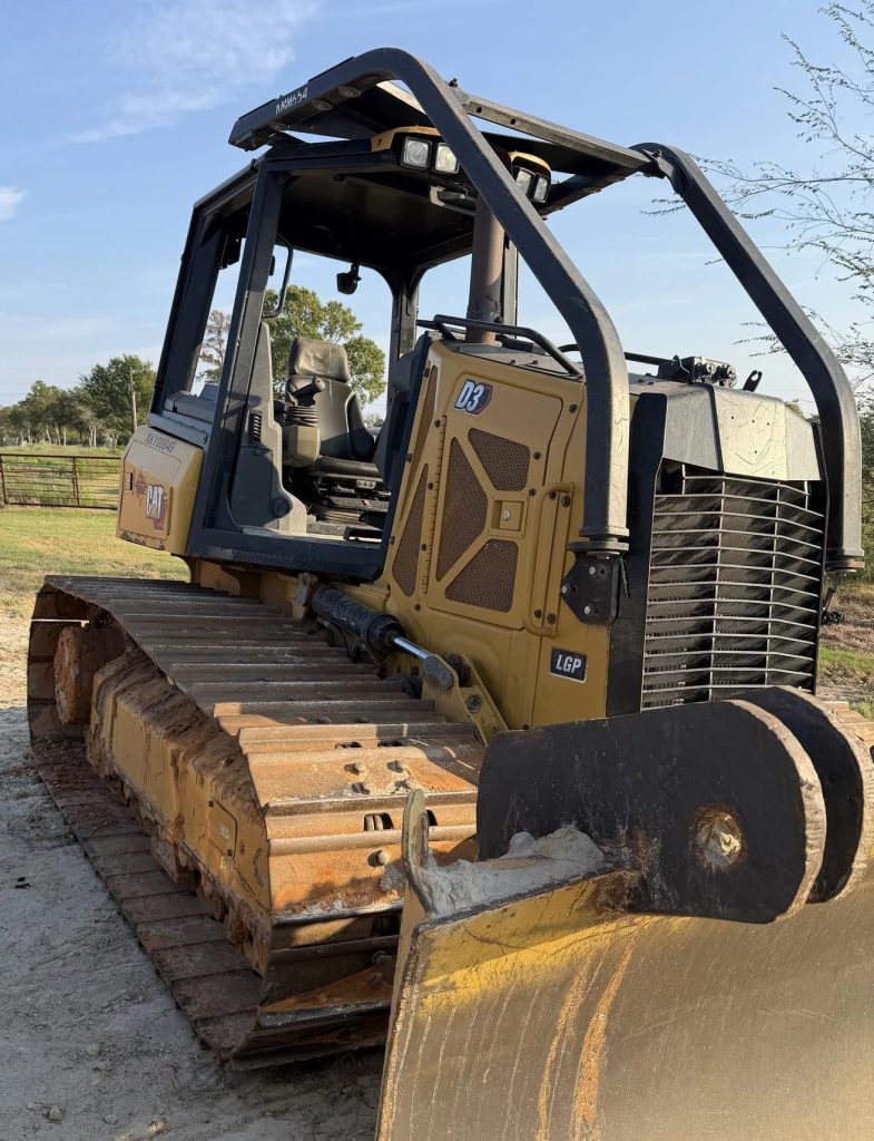 2022 CATERPILLAR D3 LGP - Image 2