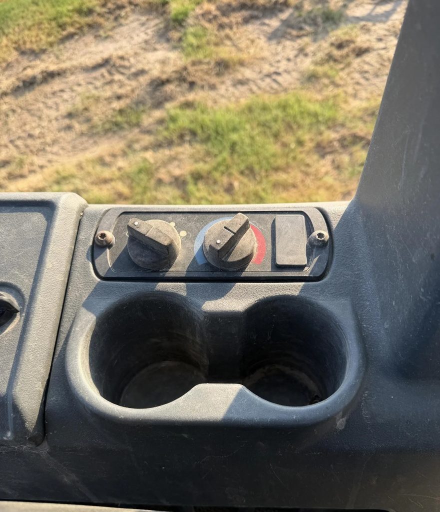 2022 CATERPILLAR D3 LGP - Image 4
